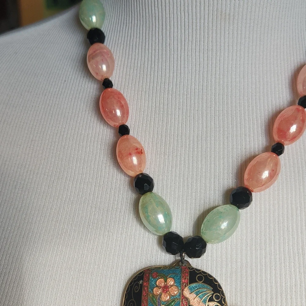 Happy Elephant Necklace - Picture 3 of 4